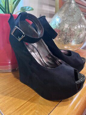 Luichiny Black Platform Wedge Heels, Size 6, Black (No Box)